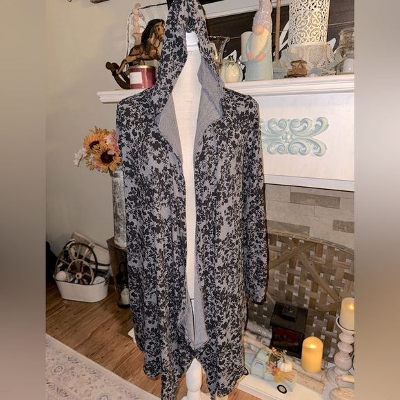Cuddl Duds stretch long sleeve hooded wrap. NWT. Size Small - Picture 1 of 8
